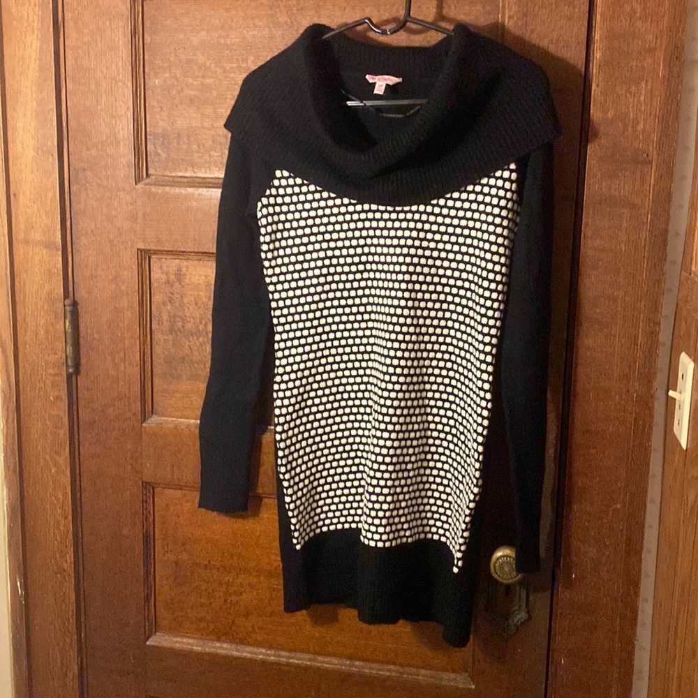 Candies Black and White Cowl Neck Long Sweater Sz M